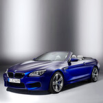 Das neue BMW M6 Cabrio: Sein hoch drehender V8-Motor mit M Twin Power Turbo Technologie und 412 kW/560 PS richtet sich an sportive Cabrio-Fans. Die Verbrauchs- und Emissionswerte sollen sich laut BMW im Vergleich zum Vorgängermodell um mehr als 30 Prozent verringert haben.