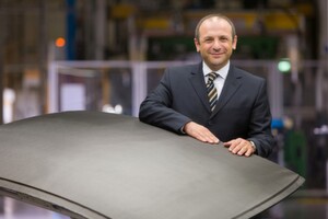 Als Leiter des BMW-Komponentenwerks Landshut erlebt Murat Aksel, wie CFK die Automobilfertigung verändert.