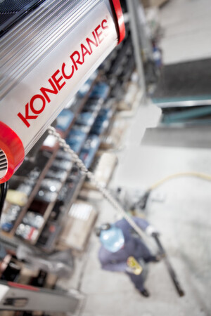 Mit einer vierfach höheren Lebensdauer als bisherige Modelle kommt die neue Baureihe von Arbeitsplatz-Hebesystemen von Konecranes daher. Mit einer vierfach höheren Lebensdauer als bisherige Modelle kommt die neue Baureihe von Arbeitsplatz-Hebesystemen von Konecranes daher.