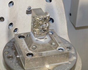 Live-Fertigung eines Knieimplantats