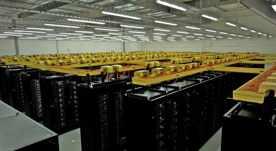 Bis zu 3 Billiarden Rechenoperationen pro Sekunde kann der SuperMUC-Cluster. Bis zu 3 Billiarden Rechenoperationen pro Sekunde kann der SuperMUC-Cluster.