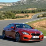 Das Coupé beschleunigt in 4,2 Sekunden von null auf 100 km/h – das Cabrio benötigt 4,3 Sekunden.
