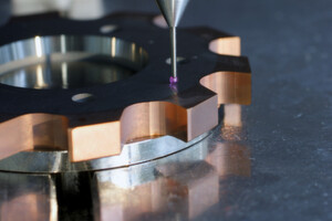Mit IntraMax haben die Entwickler von Urma ein hochflexibles Werkzeugsystem gebaut, das nicht nur Vor- und Fertigbearbeitung kombinieren kann, sondern unter anderem auch für die Aussenbearbeitung geeignet ist. Der Kundennutzen liegt in der wesentlich verkürzten Bearbeitungszeit und der dadurch deutlich günstigeren Kosten pro Werkstück. Mit IntraMax haben die Entwickler von Urma ein hochflexibles Werkzeugsystem gebaut, das nicht nur Vor- und Fertigbearbeitung kombinieren kann, sondern unter anderem auch für die Aussenbearbeitung geeignet ist. Der Kundennutzen liegt in der wesentlich verkürzten Bearbeitungszeit und der dadurch deutlich günstigeren Kosten pro Werkstück.
