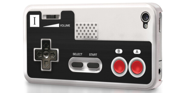 Das Cover „Retro Controller" lässt das iPhone auf der Rückseite wie einen alten Spiele-Controller aussehen. Das Cover „Retro Controller" lässt das iPhone auf der Rückseite wie einen alten Spiele-Controller aussehen.