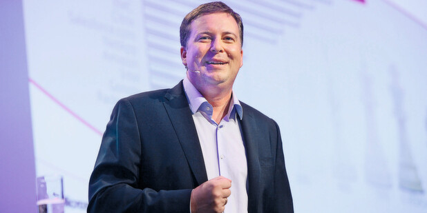 Martin Berchtenbreiter, General Manager Mittelstand & Partner Microsoft Deutschland, (hier bei der WPC 2011) verteidigte die zurückhaltende Informationspolitik des Software-Riesen. Martin Berchtenbreiter, General Manager Mittelstand & Partner Microsoft Deutschland, (hier bei der WPC 2011) verteidigte die zurückhaltende Informationspolitik des Software-Riesen.