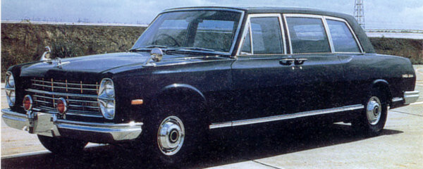 „Nicht pompös, sondern schlicht und dennoch staatstragend“ sollte der Nissan Prince Royal nach den Forderungen des japanischen Hofs sein. Das Ergebnis war 6,16 Meter lang, 2,10 Meter breit und wog beladen über vier Tonnen.