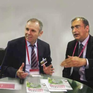 (LtoR) PK Chatterjee, Chief Editor, PROCESS India; Karlheinz Kaul, Global Chief Executive Officer, Siemens Industry Automation Control Equipment and Bhaskar Mandal, Vice President, Siemens Industry Automation, South Asia are engrossed in discussion.