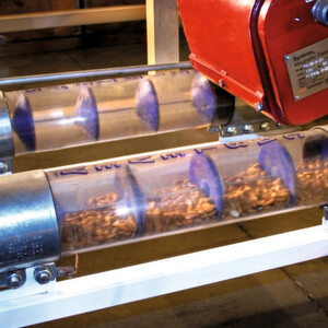 Fig. 1: The major advantage of tubular drag cable conveyors is that they don’t cause much breakage.