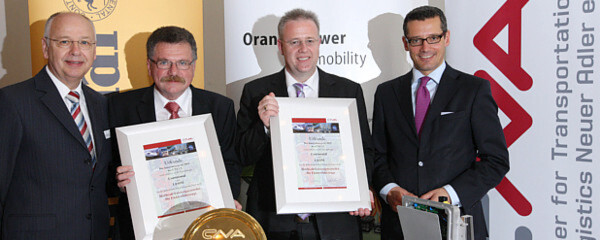 Die Preisträger des diesjährigen CNA-Innovationsoreises bei der Preisverleihung: Dr. Rainer Müller, Vorstandsvorsitzender des CNA e.V.; Helmut Fennel, Continental; Juergen Linhard, Leoni; Dr. Michael Fraas, Wirtschaftsreferent der Stadt Nürnberg (v.l.). Die Preisträger des diesjährigen CNA-Innovationsoreises bei der Preisverleihung: Dr. Rainer Müller, Vorstandsvorsitzender des CNA e.V.; Helmut Fennel, Continental; Juergen Linhard, Leoni; Dr. Michael Fraas, Wirtschaftsreferent der Stadt Nürnberg (v.l.).
