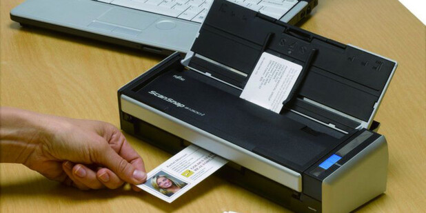 Der Fujitsu ScanSnap S1300i ist ein Cloud-fähiger Dokumentenscanner, der Android unterstützt und mit einer neuen Universal-Schnittstelle auch das Scannen zu Anwendungen von Drittanbietern ermöglicht.