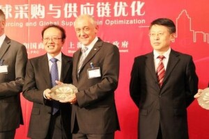 BME-Vorstandsvorsitzender Dr. Jürgen Marquard (Mitte) mit chinesischen Vertretern auf der International Sourcing Fair 2011 in Shanghai. BME-Vorstandsvorsitzender Dr. Jürgen Marquard (Mitte) mit chinesischen Vertretern auf der International Sourcing Fair 2011 in Shanghai.