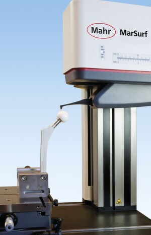 Bild 1: Moderne Messmaschinen sind in der Lage, neben dem Ra-Wert eine Vielzahl weiterer Parameter zur Bewertung der Oberflächenqualität von Implantaten zu bestimmen Bild 1: Moderne Messmaschinen sind in der Lage, neben dem Ra-Wert eine Vielzahl weiterer Parameter zur Bewertung der Oberflächenqualität von Implantaten zu bestimmen