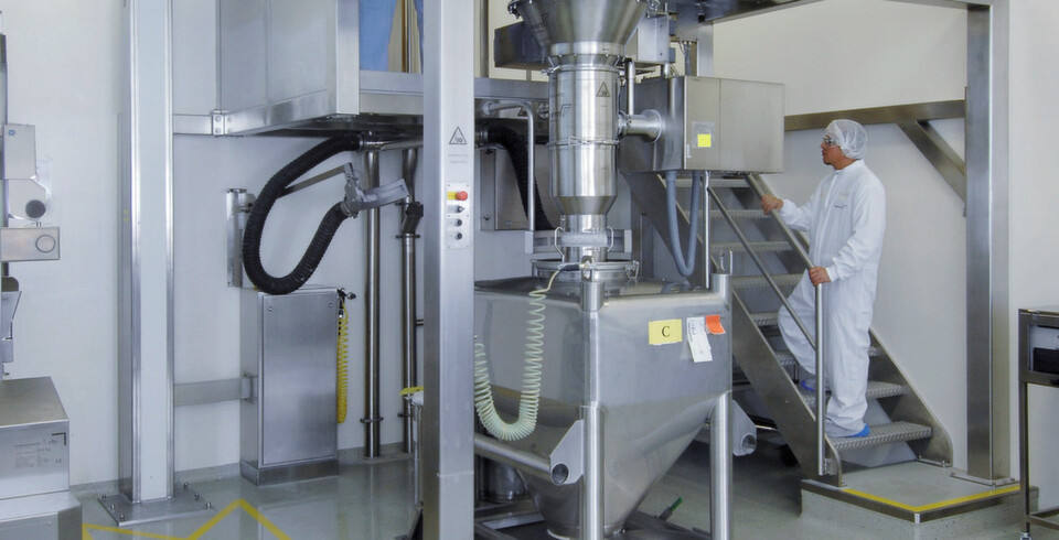 Gentle deagglomeration of sensitive pharmaceutical products, confined installation space and reduced costs? A 2–in–1 deagglomeration process does the trick... Gentle deagglomeration of sensitive pharmaceutical products, confined installation space and reduced costs? A 2–in–1 deagglomeration process does the trick...