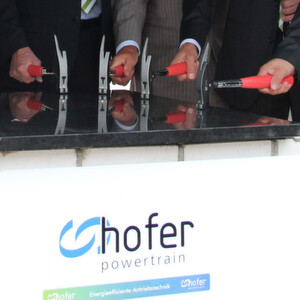 Ende Juli wurde in Nürtingen der Grundstein gelegt für das neue Hofer Powertrain Entwicklungszentrum.