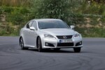 Der 423 PS starke Lexus IS F verfügt über mehr Potenzial, als die meisten Fahrer abrufen können. Rallye-Pilotin und Lexus-Markenbotschafterin Isolde Holderied zeigte auf dem Testgelände, was alles möglich ist.