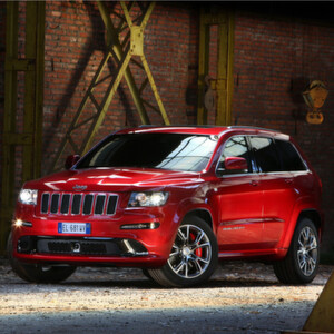 Der neue Jeep Grand Cherokee SRT. Die leistungsstärkste Variante der Modell-Reihe schöpft seine Kraft aus einem 486 PS-starken V8-Motor.