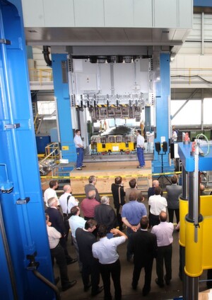 In Waghäusel sahen die Besucher hydraulische Pressen unterschiedlicher Bauart in Aktion.