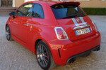 Auch von hinten eine Augenweide. Das Abarth-Zeichen an der Heckklappe zeigt Verfolgern an, dass hier kein gewöhnlicher Fiat 500 unterwegs ist.