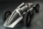 Das markanteste Detail am Auto Union Typ D in der Version von 1939 ist die Hutze im Heck. Die wurde gedengelt, um darunter Platz für den zweiten Kompressor zu schaffen. Durch diese Aufstockung steigerte sich die PS-Zahl von 420 auf 485.