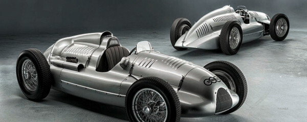 Vor über 70 Jahren entstanden, vor 67 Jahren in die ehemalige UdSSR abtransportiert, verschollen, vergessen und wieder zu Audi heimgekehrt: Die beiden Auto Union Typ D von 1938 (Hintergrund) und 1939. Das 1939er Modell kaufte Audi vor wenigen Wochen zurück. „Das ist einer der emotionalsten Momente in der Historienarbeit der Audi AG“ kommentierte Thomas Frank, Leiter Audi Tradition den Rückkauf. Vor über 70 Jahren entstanden, vor 67 Jahren in die ehemalige UdSSR abtransportiert, verschollen, vergessen und wieder zu Audi heimgekehrt: Die beiden Auto Union Typ D von 1938 (Hintergrund) und 1939. Das 1939er Modell kaufte Audi vor wenigen Wochen zurück. „Das ist einer der emotionalsten Momente in der Historienarbeit der Audi AG“ kommentierte Thomas Frank, Leiter Audi Tradition den Rückkauf.