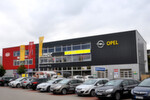 Die imposante Fassade wird beiden Fabrikaten gerecht.