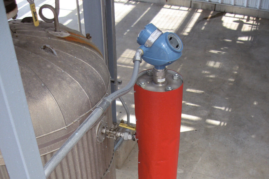 Figure 1a: Rosemount 9901 3-inch diameter chamber with insulation Figure 1a: Rosemount 9901 3-inch diameter chamber with insulation