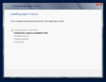 Nach dem Download booten Administratoren die DVD mit Hyper-V Server 2012 und wählen die Sprache der Oberfläche aus. Auf weiteren Fenstern werden Einstellungen bezüglich der Partitionierung vorgenommen, genauso wie bei Windows Server 2012. Danach installiert sich der Server automatisch.