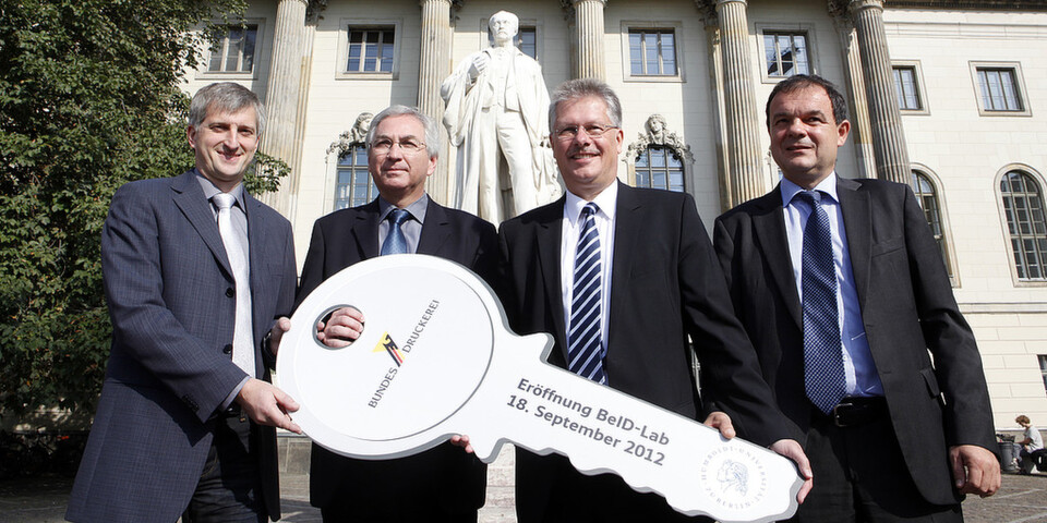 Wolf Müller, Peter Frensch, Ulrich Hamann, Manfred Paeschke Wolf Müller, Peter Frensch, Ulrich Hamann, Manfred Paeschke