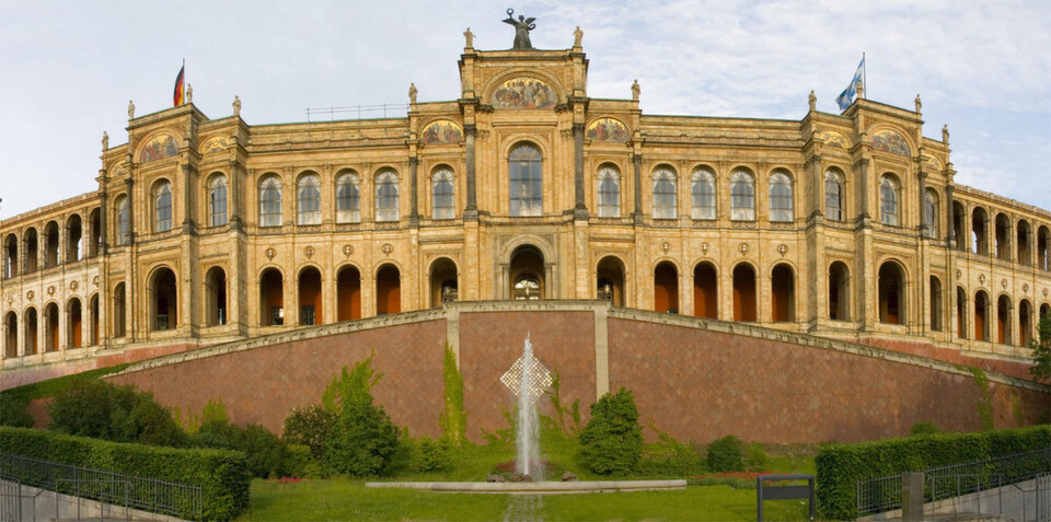 Eines der Wahrzeichen von München: Das Maximilaneum und Sitz des Bayerischen Landtags. Eines der Wahrzeichen von München: Das Maximilaneum und Sitz des Bayerischen Landtags.