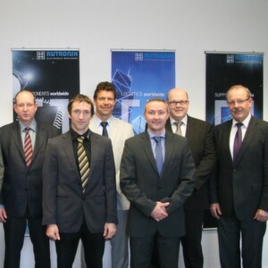 Rutronik BDM PEC (v.l): Dirk Mühlhaus; Tobias Wolf; Lambertus Bergsma; Robert Buchtal; Matthias Herr; Günter Wolfensberger, FAE/BDM Rutronik BDM PEC (v.l): Dirk Mühlhaus; Tobias Wolf; Lambertus Bergsma; Robert Buchtal; Matthias Herr; Günter Wolfensberger, FAE/BDM
