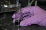 Bei der Herstellung von Kohlenstoff-Nanoröhrchen entstehen eine metallische und eine halbleitende Variante. Für die Nutzung als elektronische Bauelementen sind nur letztere geeignet