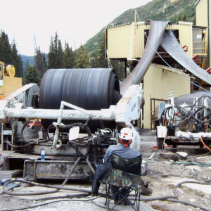 During the replacement of the pipe conveyor belt for the Arch Western Coal Skyline Mine Pipe Conveyor BC-08 near Helper (UT), USA, a special setup made it possible to install the belt quite smoothly within 5 days.