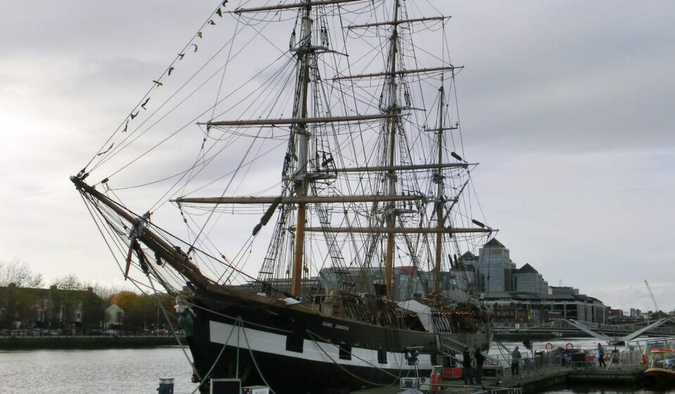 Mit "Clustered Dta Ontap" will Netapp zu neuen Ufern aufbrechen, anders als dieser Touristen-Segler, der im Kanal vor dem Convention center in Dublin vor Anker liegt. Mit "Clustered Dta Ontap" will Netapp zu neuen Ufern aufbrechen, anders als dieser Touristen-Segler, der im Kanal vor dem Convention center in Dublin vor Anker liegt.