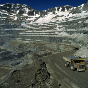 OHL Industrial has won a contract from Codelco for the development of an integrated system for the grinding, transportation, acid curing and stacking of copper oxide at Codelco Division Ministro Hales (DMH).