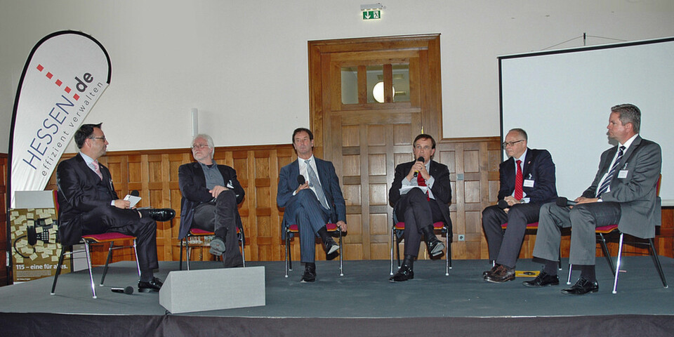 Podiumsdiskussion in Hadamar vom 4.7.2012. Die Personen (v.l.n.r.): Moderator Oliver Lohrscheid, Dr. Joachim Benedix, Ulrich Künkel, Karl-Christian Schelzke, Horst Westerfeld und Matthias Wilkes Podiumsdiskussion in Hadamar vom 4.7.2012. Die Personen (v.l.n.r.): Moderator Oliver Lohrscheid, Dr. Joachim Benedix, Ulrich Künkel, Karl-Christian Schelzke, Horst Westerfeld und Matthias Wilkes