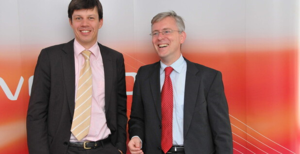 Univention-Geschäftsführer Peter Ganten (rechts) und Sales-Chef Cord Martens haben den Vertrieb inzwischen konsequent auf den Channel ausgerichtet. Univention-Geschäftsführer Peter Ganten (rechts) und Sales-Chef Cord Martens haben den Vertrieb inzwischen konsequent auf den Channel ausgerichtet.