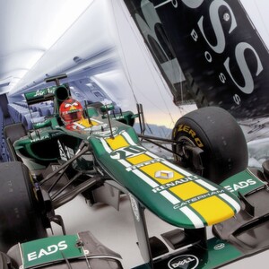 Die Partnerschaft zwischen dem CAE-Softwareentwickler Altair und dem Engineering-Dienstleister Caterham Composites, Hürth, hat bei der Auslegung von Verbundwerkstoffen zu einer Reihe erfolgreiche Projekte geführt, insbesondere im Motorsport, im Schiffbau und in der Luftfahrttechnik. Die Partnerschaft zwischen dem CAE-Softwareentwickler Altair und dem Engineering-Dienstleister Caterham Composites, Hürth, hat bei der Auslegung von Verbundwerkstoffen zu einer Reihe erfolgreiche Projekte geführt, insbesondere im Motorsport, im Schiffbau und in der Luftfahrttechnik.