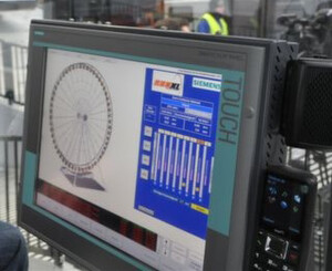 Siemens supplies drive and control technology solutions designed specifically to be used in these types of rides for traveling carnivals or “Fliegende Bauten” as they are known in German. Siemens supplies drive and control technology solutions designed specifically to be used in these types of rides for traveling carnivals or “Fliegende Bauten” as they are known in German.