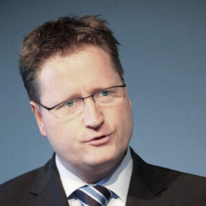 Dr. Klaus Bonhoff: „Die internationale Kooperation namhafter Automobilhersteller bei der Entwicklung von Brennstoffzellen-Antrieben unterstreicht die Ernsthaftigkeit der Industrie, den Markteintritt mit signifikanten Stückzahlen vorzubereiten“ Dr. Klaus Bonhoff: „Die internationale Kooperation namhafter Automobilhersteller bei der Entwicklung von Brennstoffzellen-Antrieben unterstreicht die Ernsthaftigkeit der Industrie, den Markteintritt mit signifikanten Stückzahlen vorzubereiten“