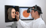 Netzhautuntersuchung an einem virtuellen Patienten mit Eyesi Indirect Ophthalmoscope Simulator