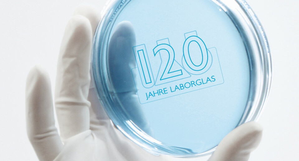 Abb.1: Seit 120 Jahren zuverlässiger und langlebiger Begleiter im Labor: das Borosilikatglas Abb.1: Seit 120 Jahren zuverlässiger und langlebiger Begleiter im Labor: das Borosilikatglas