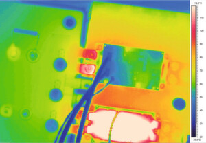 Bild 3: Infrarotbild einer H-Brücke unter elektrischer Last. Das obere Modul ist mit Platine bestückt, das untere zur Beobachtung der Chiptemperatur geöffnet Bild 3: Infrarotbild einer H-Brücke unter elektrischer Last. Das obere Modul ist mit Platine bestückt, das untere zur Beobachtung der Chiptemperatur geöffnet