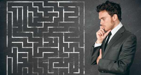 Die Datenarchitektur in den Unternehmen ist meist so komplex, dass ein aktueller Überblick über die Gesamtheit an Kundeninformationen kaum möglich ist. Die Datenarchitektur in den Unternehmen ist meist so komplex, dass ein aktueller Überblick über die Gesamtheit an Kundeninformationen kaum möglich ist.