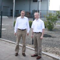 Armin Stutzmiller (links), Sales Director bei Extra Computer, und Heinz Fetzer, Geschäftsführer bei Extra Computer Armin Stutzmiller (links), Sales Director bei Extra Computer, und Heinz Fetzer, Geschäftsführer bei Extra Computer