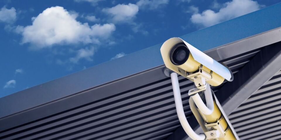 Egal ob offene oder versteckte Kamera. Bei der Videoüberwachung ist das Persönlichkeitsrecht der Arbeitnehmer zu wahren und in dieses Recht darf nach gängiger Rechtssprechung nur unter Wahrung der Verhältnismäßigkeit eingegriffen werden. Egal ob offene oder versteckte Kamera. Bei der Videoüberwachung ist das Persönlichkeitsrecht der Arbeitnehmer zu wahren und in dieses Recht darf nach gängiger Rechtssprechung nur unter Wahrung der Verhältnismäßigkeit eingegriffen werden.