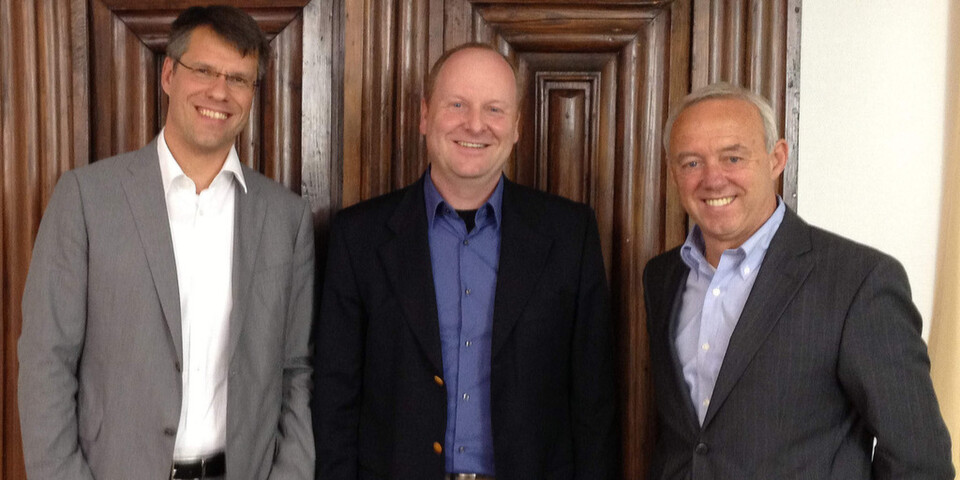Die Concat-Vorstände Olaf von Heyer (l.) und Dexter McGinnis (r.) freuen sich auf die künftige Zusammenarbeit mit Stefan Tübinger (M.), Geschäftsführer von Synergy Systems. Die Concat-Vorstände Olaf von Heyer (l.) und Dexter McGinnis (r.) freuen sich auf die künftige Zusammenarbeit mit Stefan Tübinger (M.), Geschäftsführer von Synergy Systems.