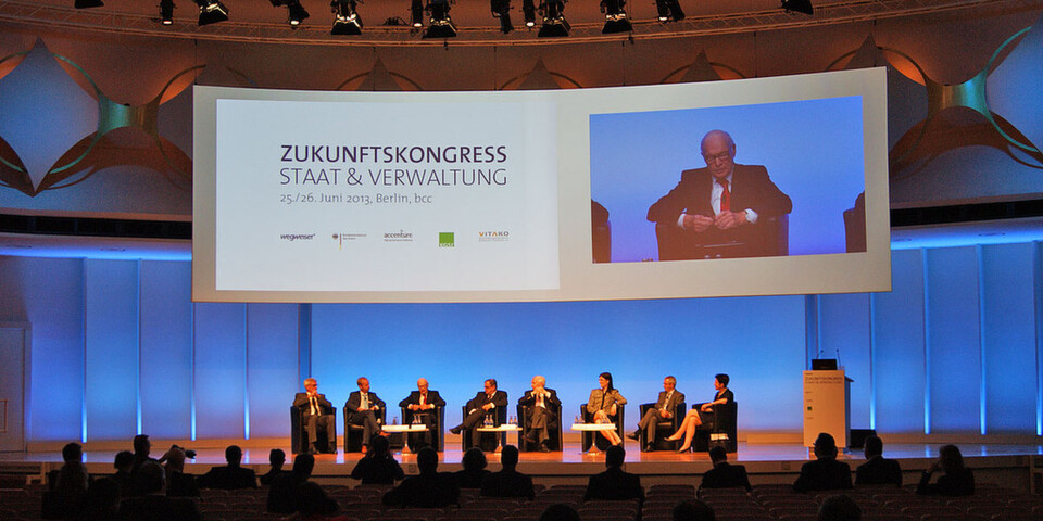 Nach zwei Tagen klingt der Zukunftskongress Staat & Verwaltung mit einer letzten Podiumsdiskussion erfolgreich aus Nach zwei Tagen klingt der Zukunftskongress Staat & Verwaltung mit einer letzten Podiumsdiskussion erfolgreich aus