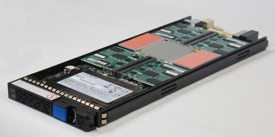 In der HUS VM All-Flash kommen die von HDS entwickelten Speichermodule „Hitachi Accelerated Storage Flash“ zum Einsatz. Ein Modul bietet derzeit 1,6 Terabyte Kapazität. Im Laufe des Jahres will das Unternehmen auch Module mit 3,5 Terabyte anbieten. In der HUS VM All-Flash kommen die von HDS entwickelten Speichermodule „Hitachi Accelerated Storage Flash“ zum Einsatz. Ein Modul bietet derzeit 1,6 Terabyte Kapazität. Im Laufe des Jahres will das Unternehmen auch Module mit 3,5 Terabyte anbieten.