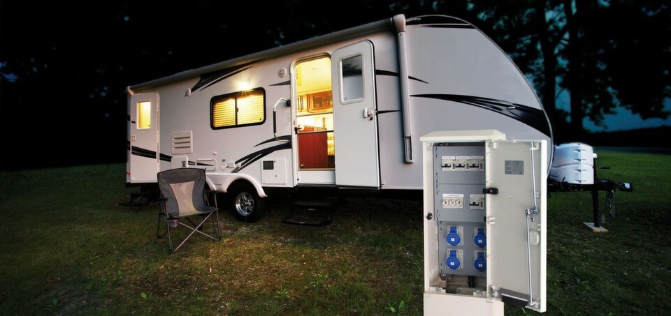 Moderner Campingurlaub ist heute häufig gleichbedeutend mit Wohnwagen oder Wohnmobil, die mit elektrischer Energie versorgt werden müssen. Moderner Campingurlaub ist heute häufig gleichbedeutend mit Wohnwagen oder Wohnmobil, die mit elektrischer Energie versorgt werden müssen.