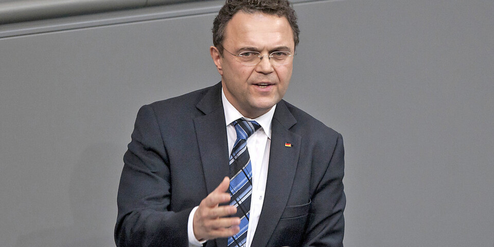 Bundesinnenminister Dr. Hans-Peter Friedrich sieht in der Initiative keien Konkurrenz zur De-Mail Bundesinnenminister Dr. Hans-Peter Friedrich sieht in der Initiative keien Konkurrenz zur De-Mail